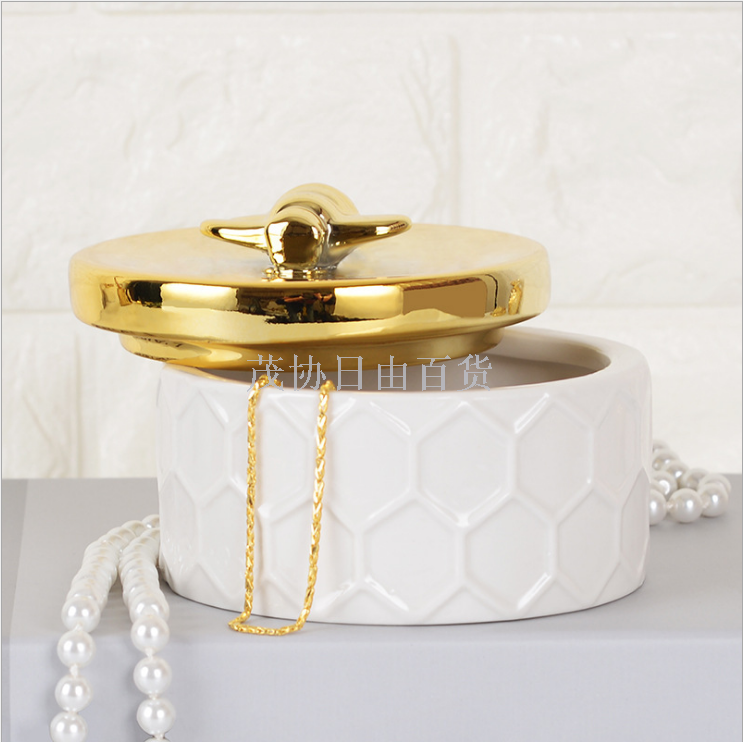 Electroplated golden Bee jewelry box, ring, necklace, storage tank for ornaments