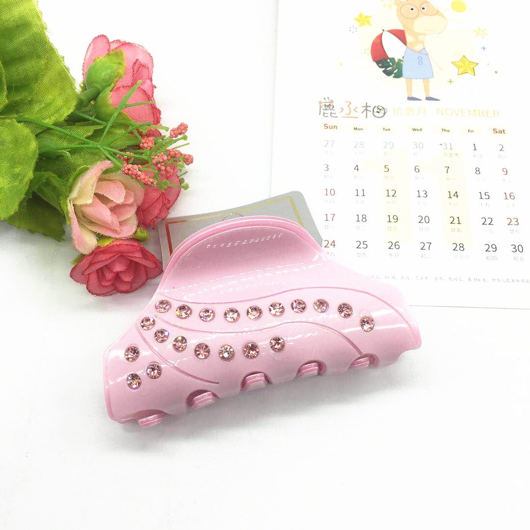 Wholesale of new hair accessories: Fashionable large-sized bright pink acrylic gripper, pearl and rhinestone hair gripper, hair gripper Application Scenario