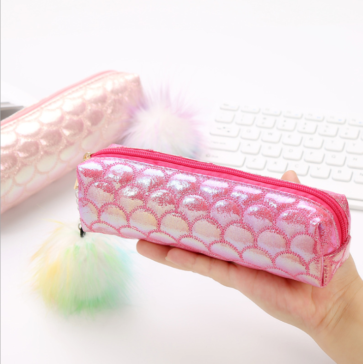 镭射笔袋毛球笔袋铅笔袋文具袋收纳包化妆包铅笔盒白底实物图