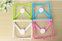Washbasin hanger in bathroom and bathroom automatically returns washbasin hanger strong non-mark and non-nail suction cup hanger
