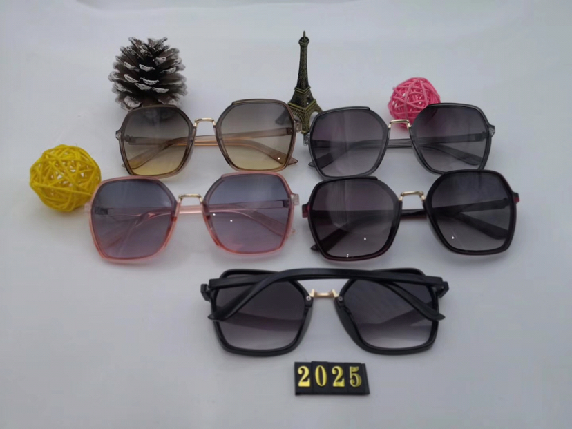 新款女款太阳镜遮阳墨镜防紫外线眼镜现货