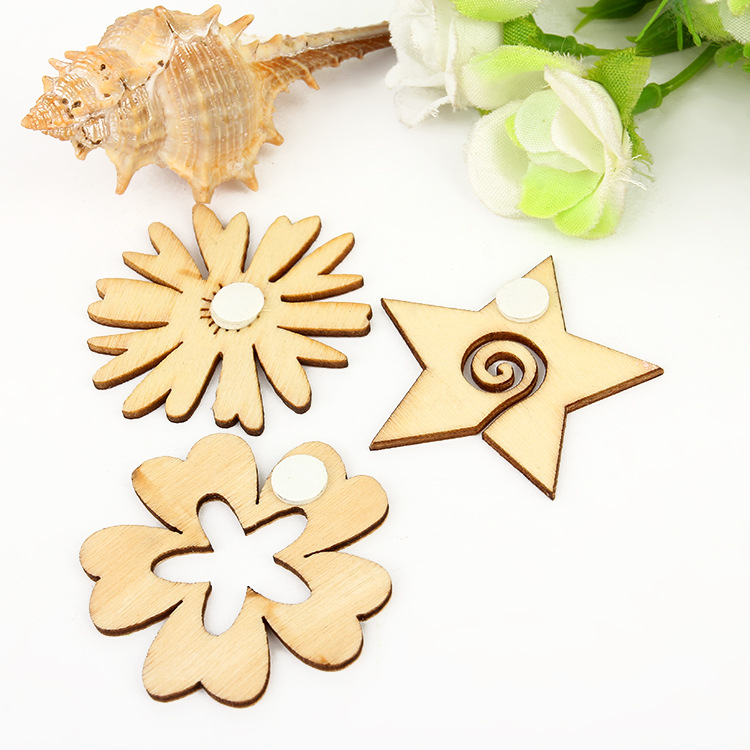 Hot-selling creative hollowed-out small animal pendants, white body DIY laser wood chips, wooden handicrafts factory wholesale details Picture