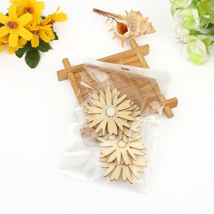 Hot-selling creative hollowed-out small animal pendants, white body DIY laser wood chips, wooden handicrafts factory wholesale Specification image