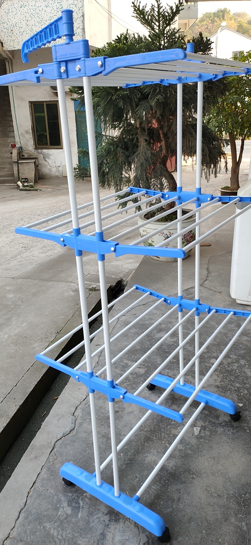 Triple towel rack, full figure