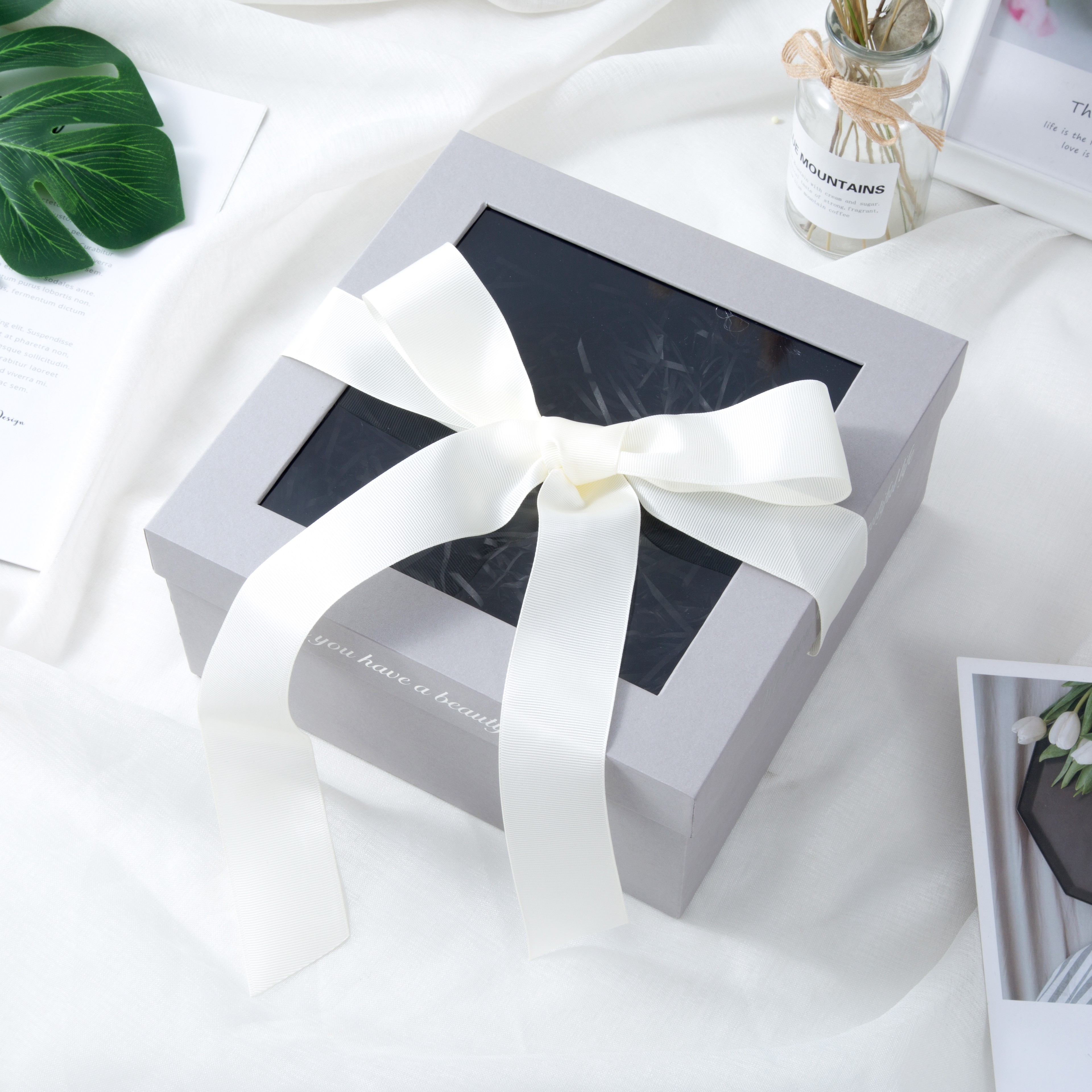 Square windowed flower box, hand-mixed gift box, wedding candy box, Valentine's Day gift box, birthday present box Specification drawing