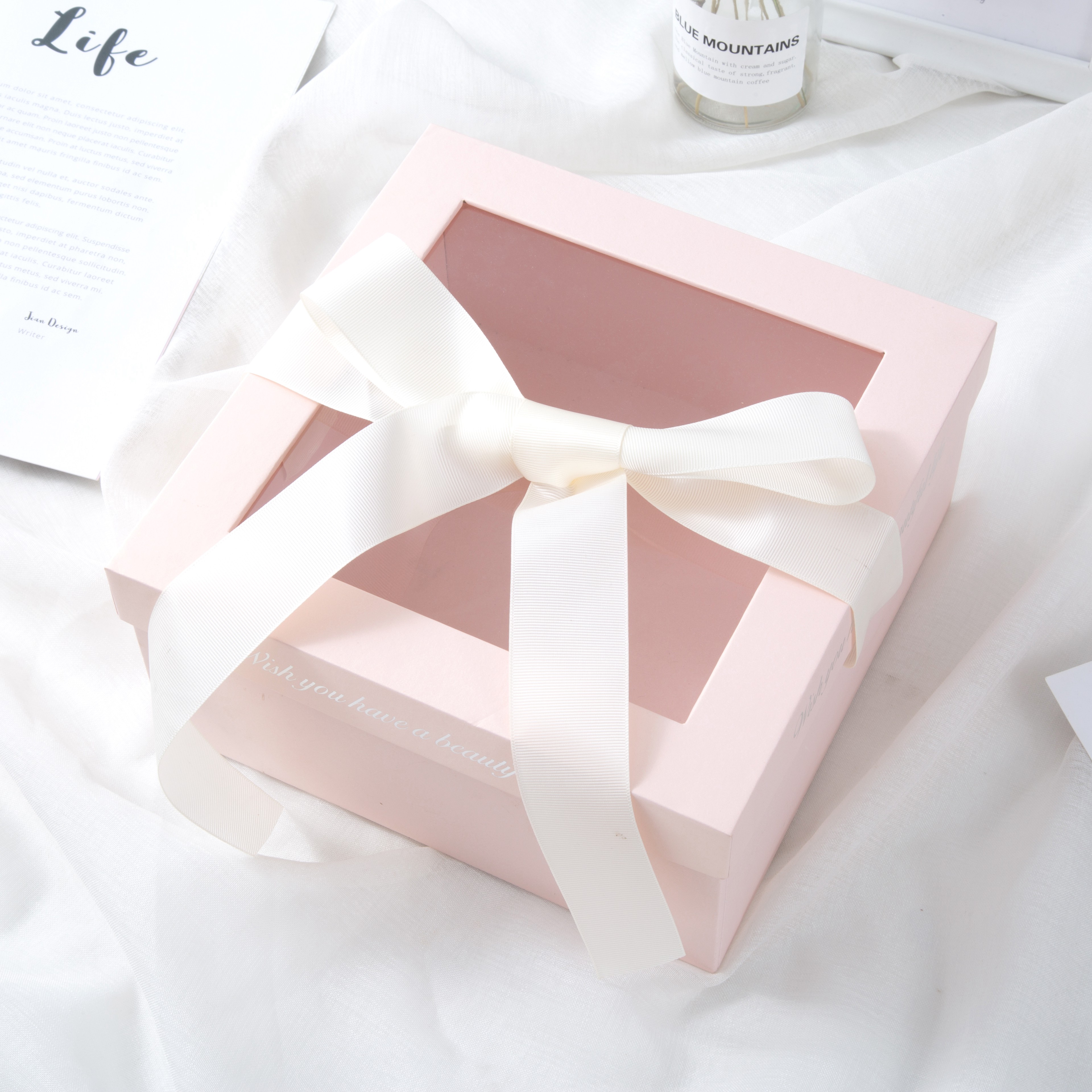 Square windowed flower box, hand-mixed gift box, wedding candy box, Valentine's Day gift box, birthday present box Application Scenario