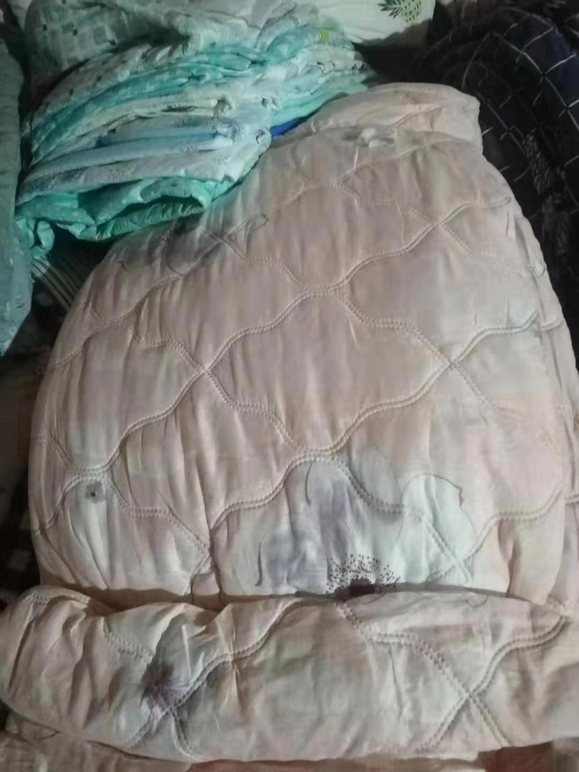 Ultrasonic embossed air conditioner quilt thumbnail