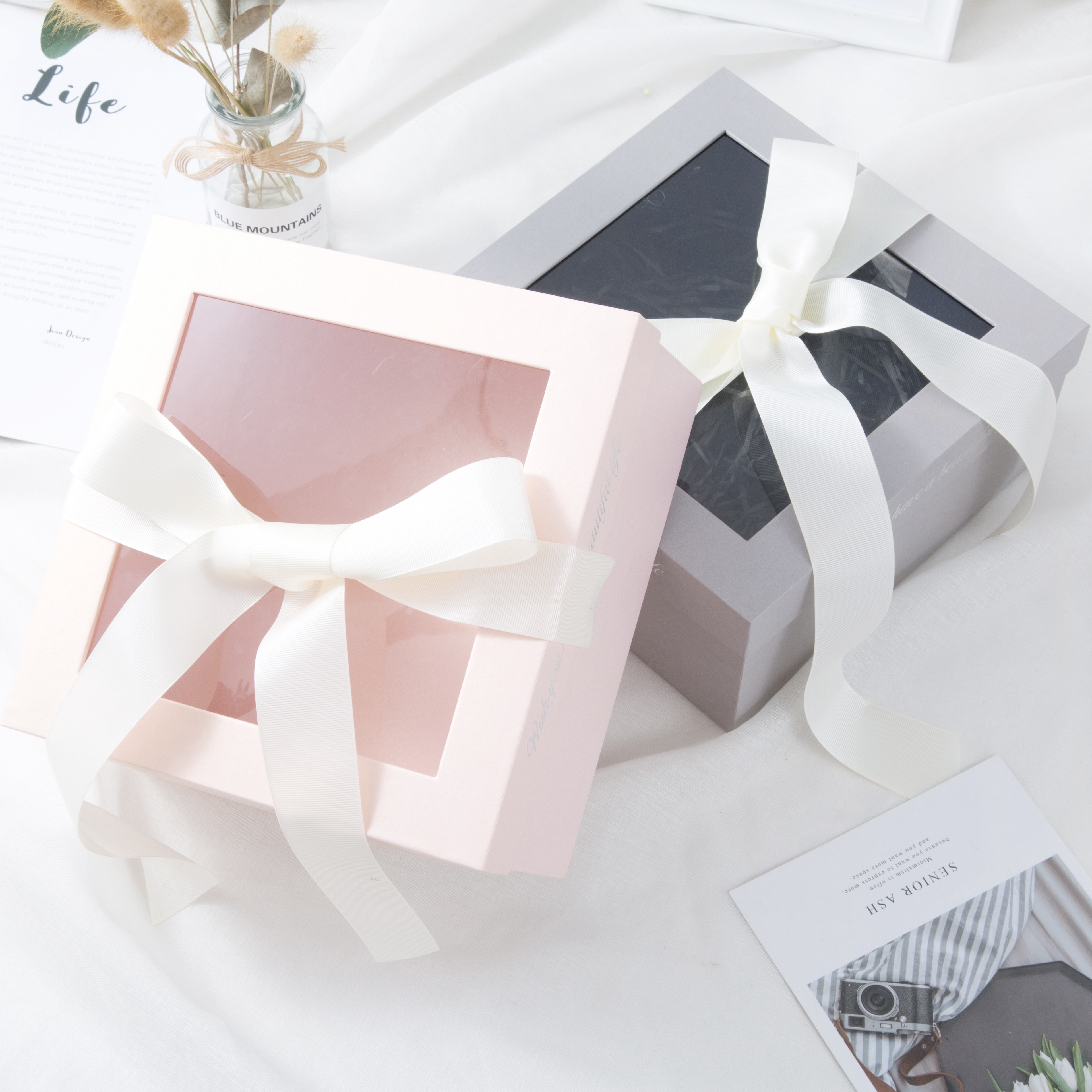 Square windowed flower box, hand-mixed gift box, wedding candy box, Valentine's Day gift box, birthday present box full figure