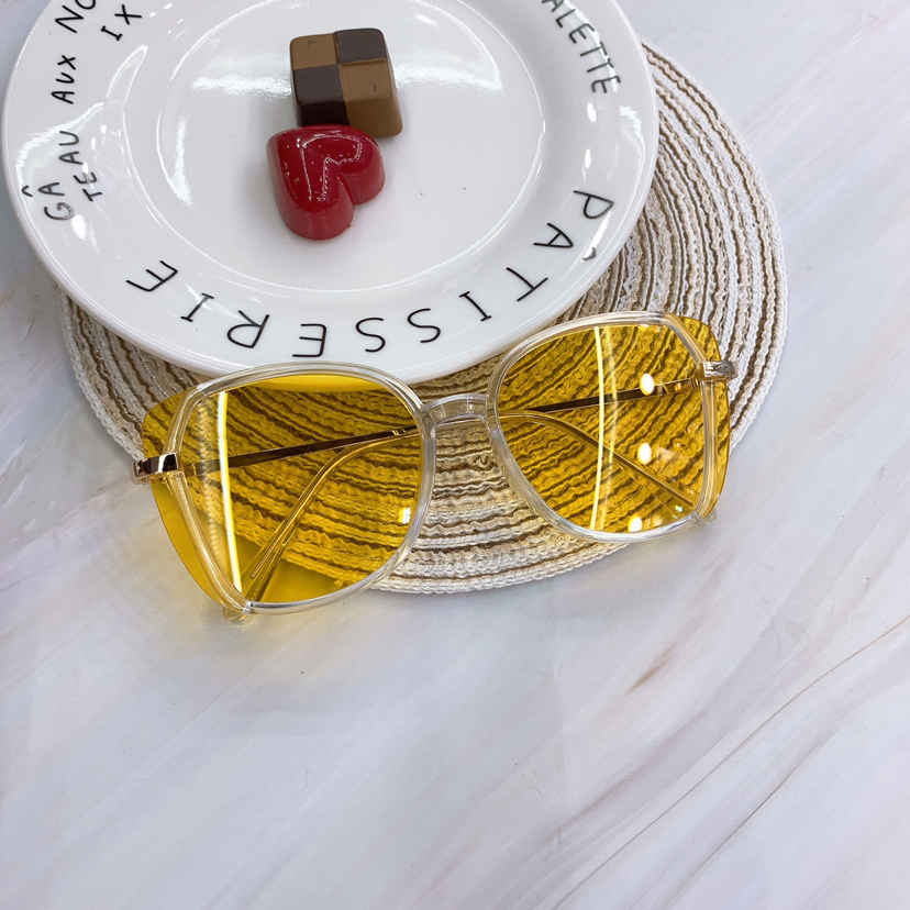 儿童太阳镜实物图