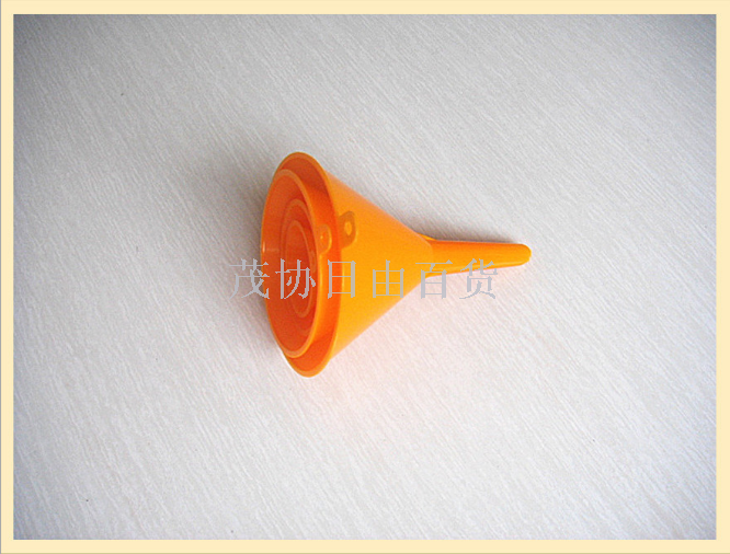 汽车加油塑料漏斗套装4件油漏白底实物图