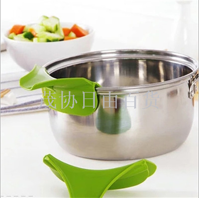 In 2018, the silicone rubber leaky kitchen round mouth flow guide, liquid flow guide and soup flow guide can be customized details Picture