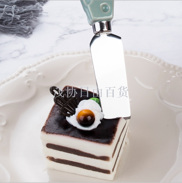 Ceramic handle set, stainless steel cheese knife, cheese sleeve knife, kitchen knife, cream knife, pizza knife, baking tools Application Scenario