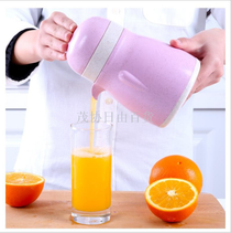 Food grade wheat material health environmental friendly simple mini manual juicer creative portable multifunctional juicer