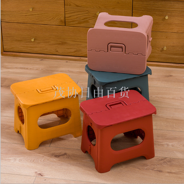 Plastic stool, camping folding stool, outdoor portable folding chair, fishing shoe-changing stool, resting stool, folding chair Application Scenario