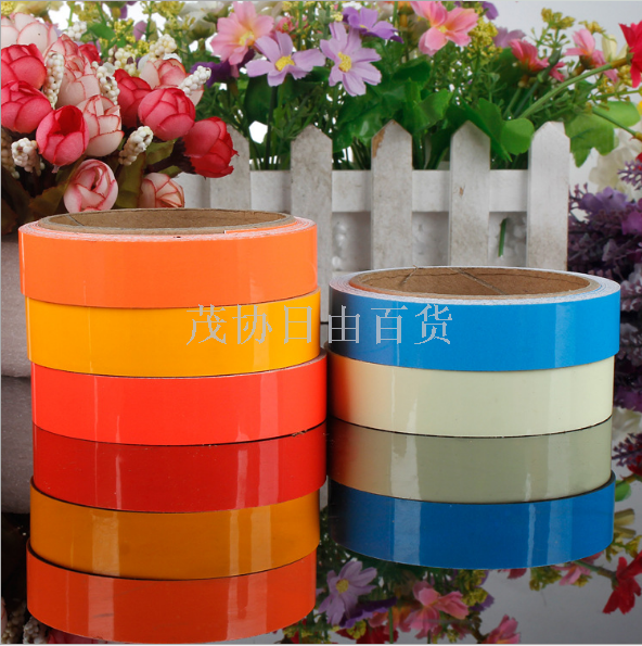Luminous warning tape, high-brightness luminous strip, fluorescent acrylic luminous sticker, 1m, 3m, 5m Application Scenario