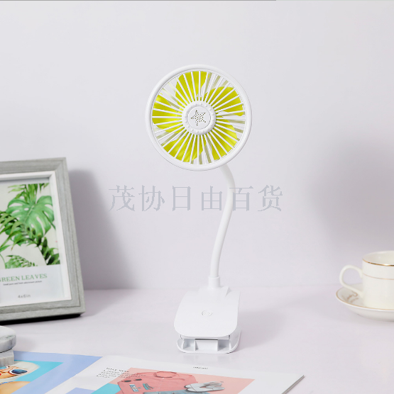 热销多功能香薰夹子风扇 学生桌面超静音香薰风 户外支架夹子风扇白底实物图