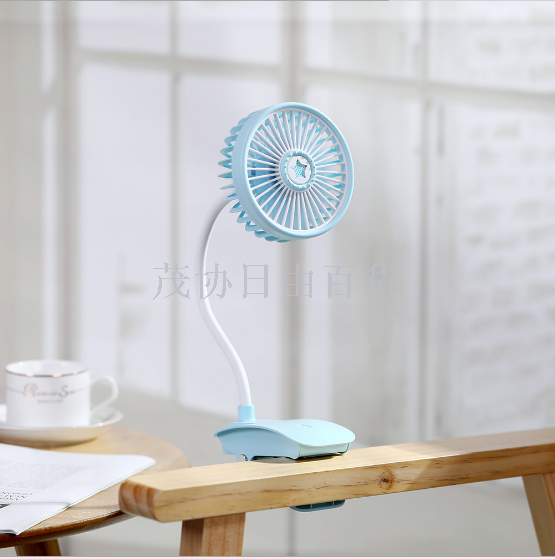 热销多功能香薰夹子风扇 学生桌面超静音香薰风 户外支架夹子风扇细节图