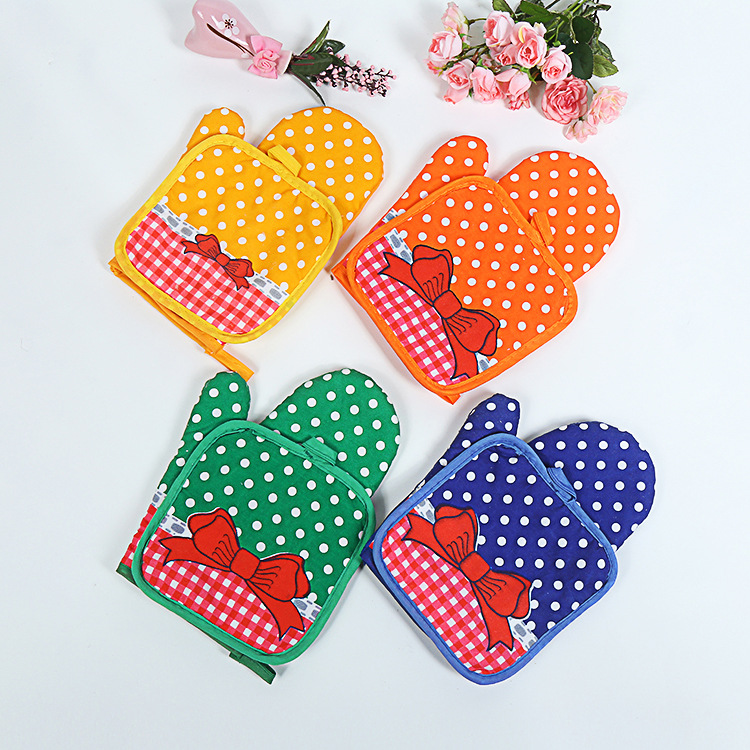 2018 new bowtie polka dot high temperature heat insulation anti-hot microwave oven gloves function thick gloves wholesale