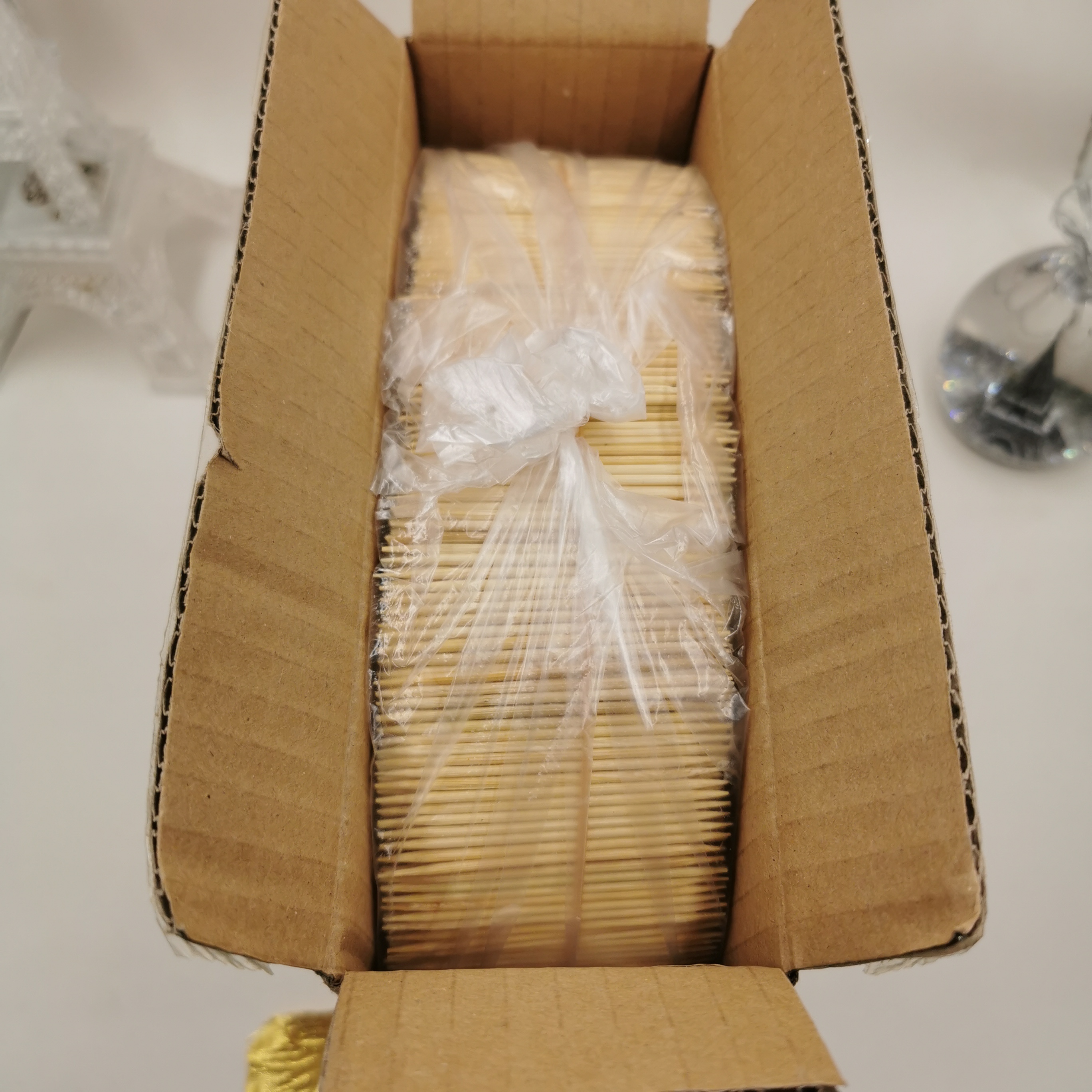 Xinwang Toothpick manufacturer offers direct sales of bagged, bottled and paper-wrapped 1-kilogram toothpicks. Customized matching dental floss, toothpick buckets and toothpick bottles Item Picture