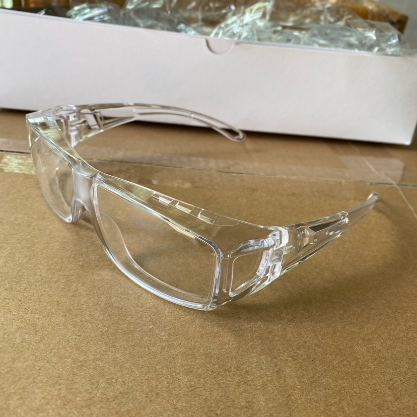 The transparent goggles will be dispatched on the same day by SF Express details Picture