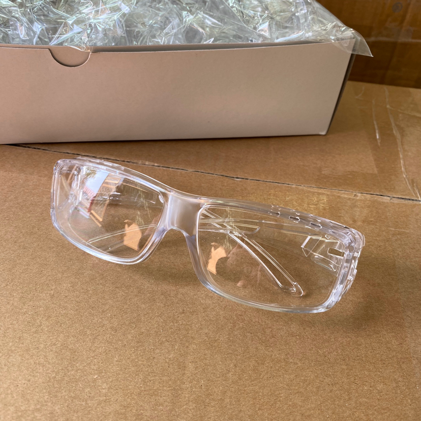 The transparent goggles will be dispatched on the same day by SF Express