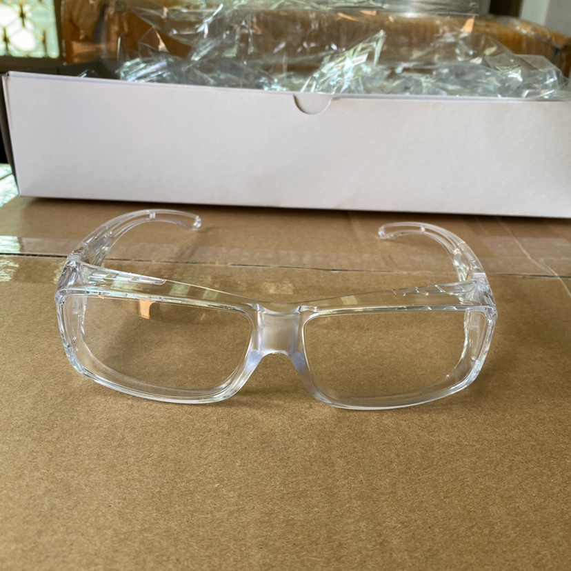The transparent goggles will be dispatched on the same day by SF Express Specification image