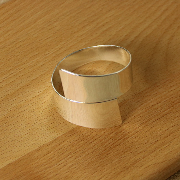 Factory direct sales of stainless steel napkin rings, metal figure-eight napkin buttons, hotel and home model rooms, wedding napkin rings Specification image