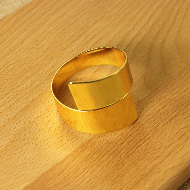 Factory direct sales of stainless steel napkin rings, metal figure-eight napkin buttons, hotel and home model rooms, wedding napkin rings details Picture
