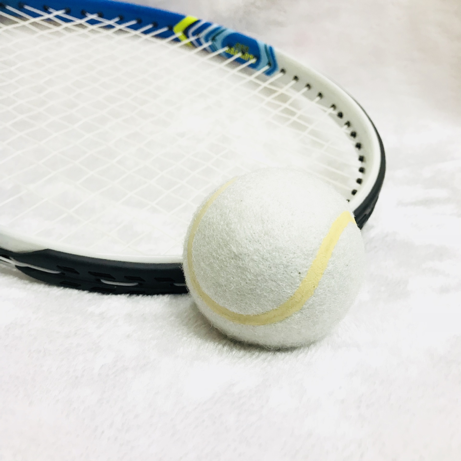 白色网球/厂家直销产品图