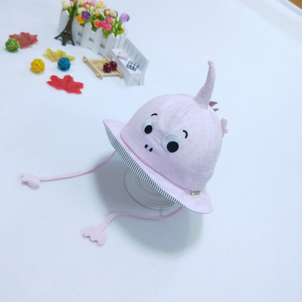 Children's trendy dinosaur-shaped sunshade cap Application Scenario