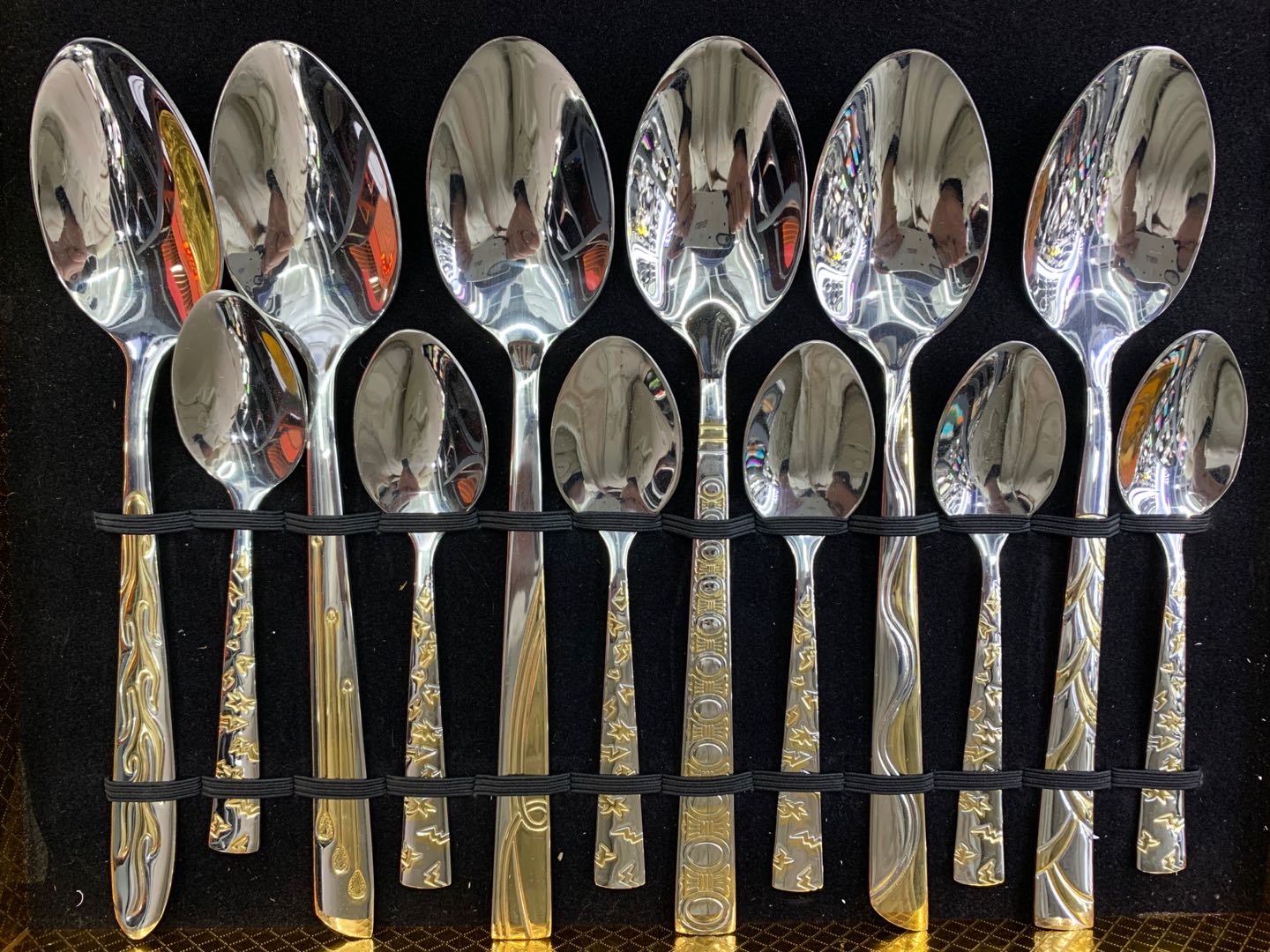Gold-plated 24-piece tableware set thumbnail