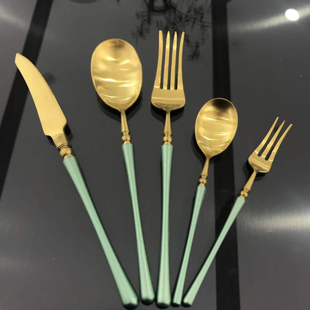 镀金餐具
