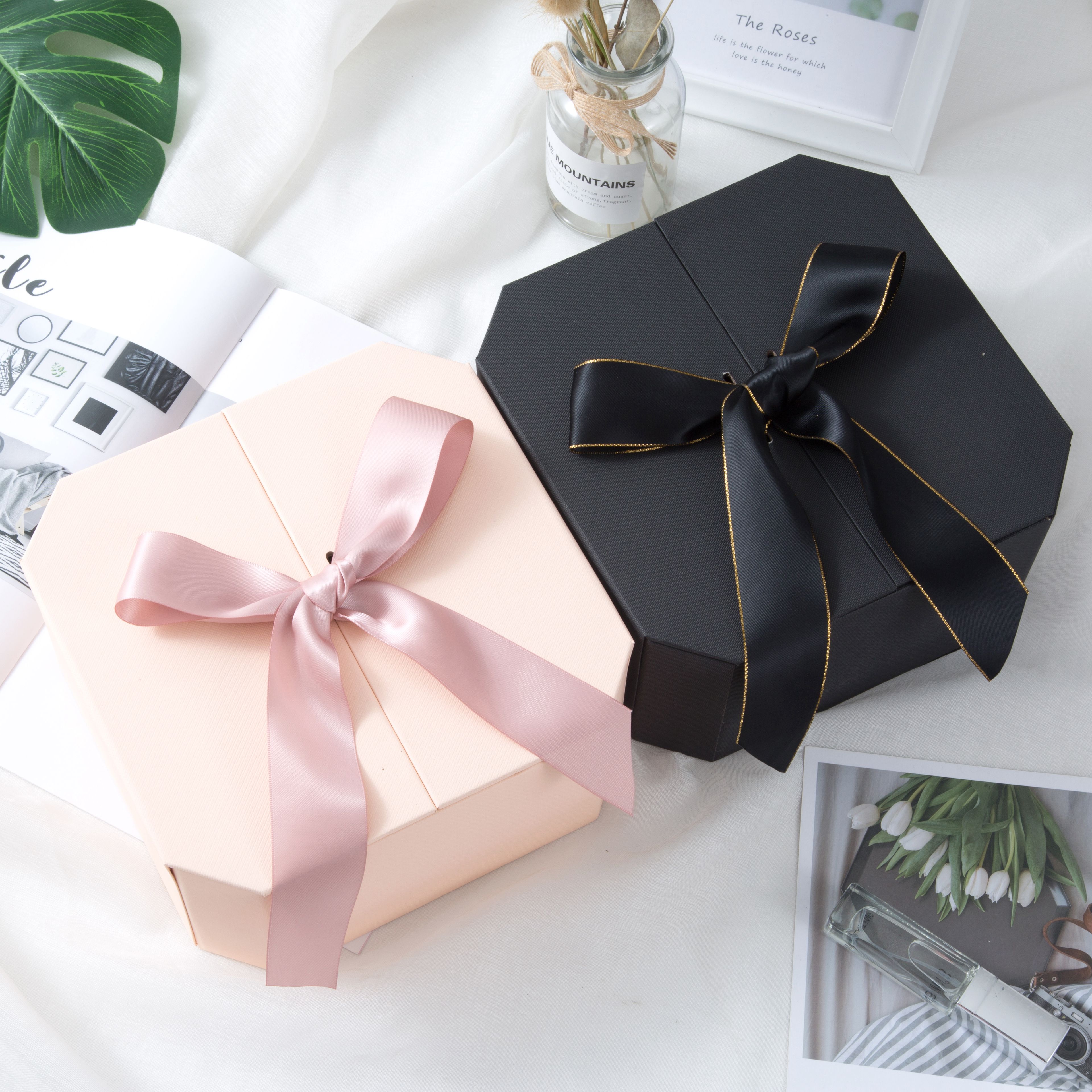 Octagonal flip cover gift box, wedding souvenir box, wedding candy box, Valentine's Day gift box, birthday present box, flower packaging box full figure