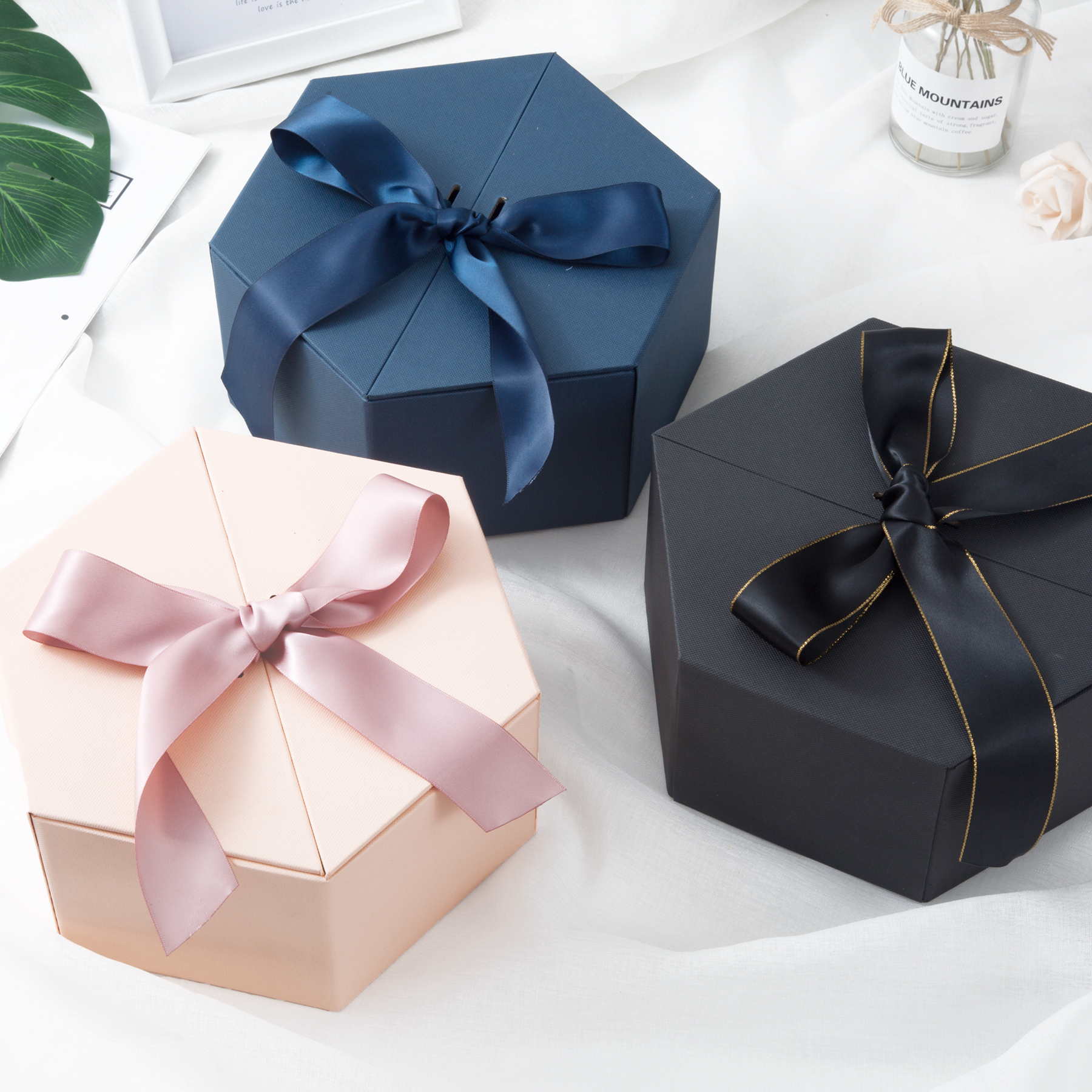 Hexagonal gift boxes, birthday gift boxes, wedding souvenir gift boxes, flower packaging boxes, Valentine's Day gift boxes thumbnail