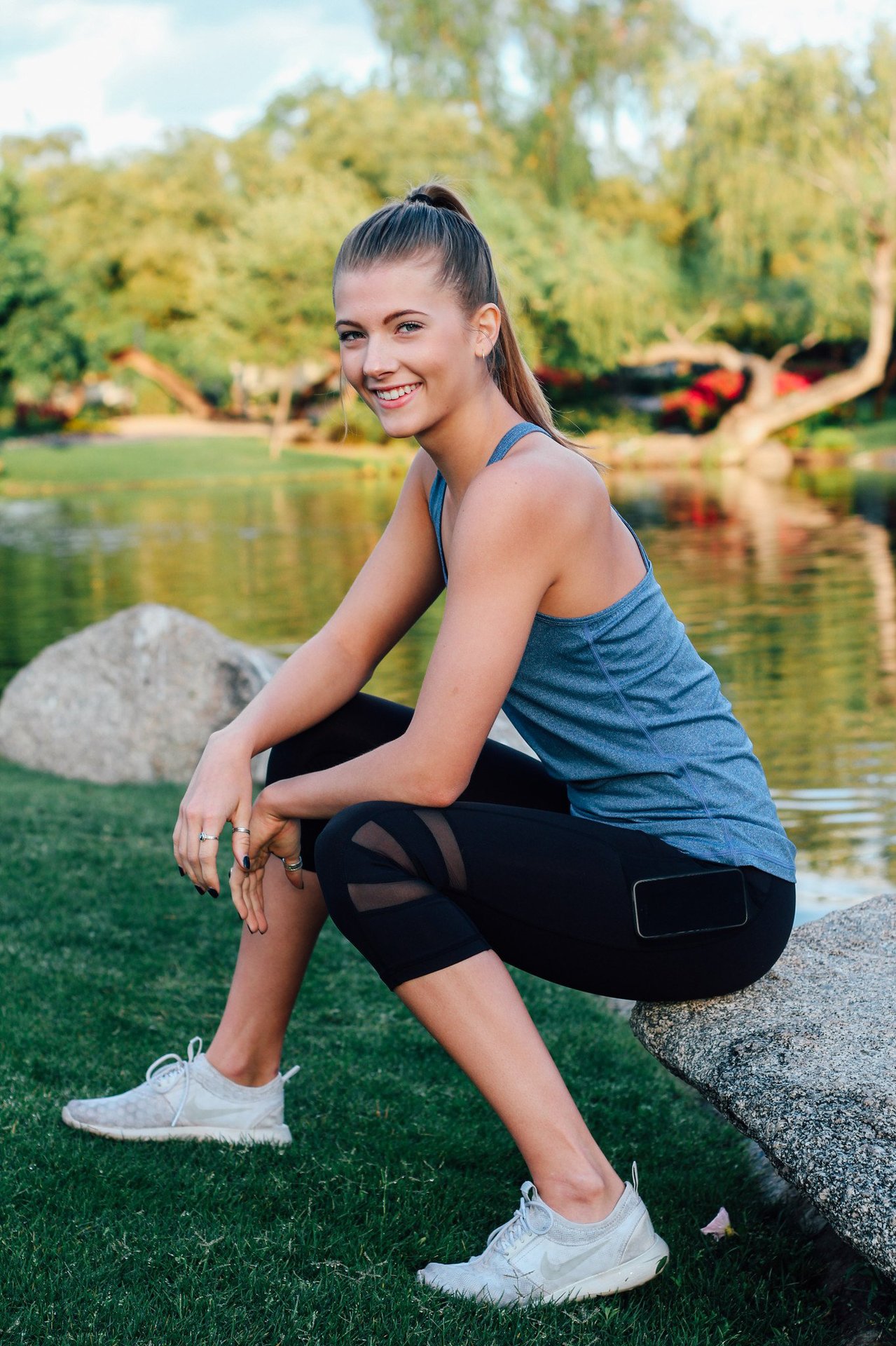 2019跨境欧美速卖通爆款瑜伽裤网纱拼接运动七分裤打底裤女产品图