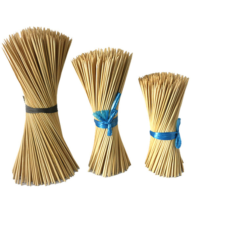 Special bamboo skewers for barbecue forks, 25*3.0. Durable and not easy to break. Barbecue skewers are essential items for barbecuing. Direct sales from the manufacturer of Xinwang brand barbecue skewers Specification image