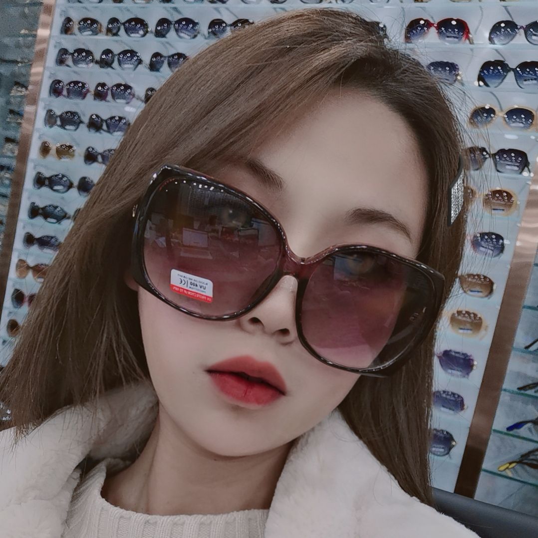 Wholesale of new sunglasses, large-framed European and American women's sunglasses, fashionable and trendy, sunshade and UV-protective driving glasses