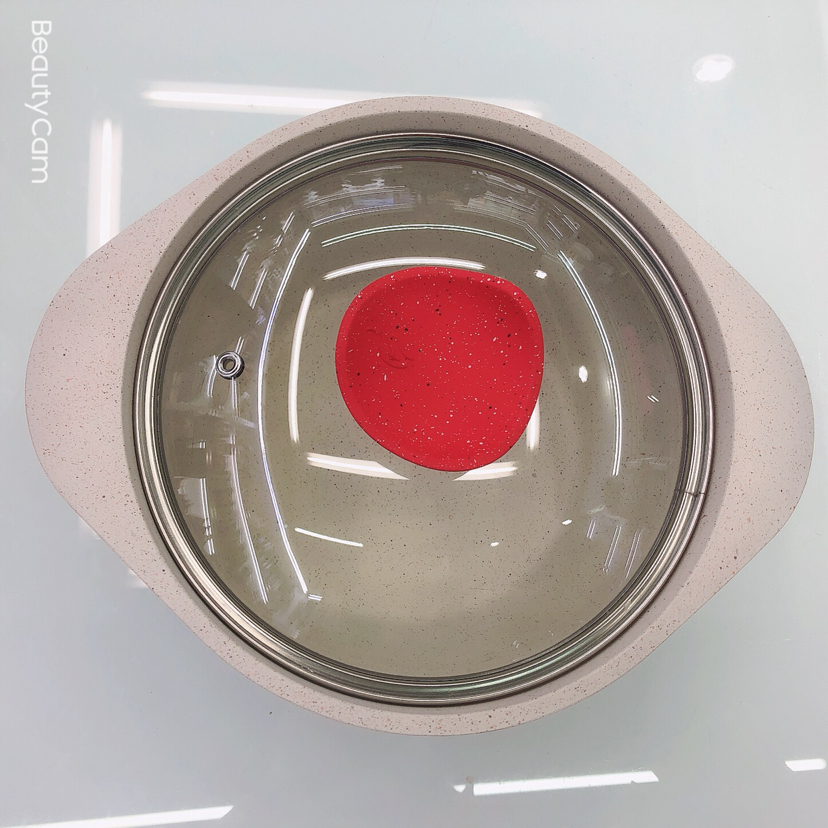 压铸大理石汤锅花底不粘锅玻璃盖彩盒装产品图