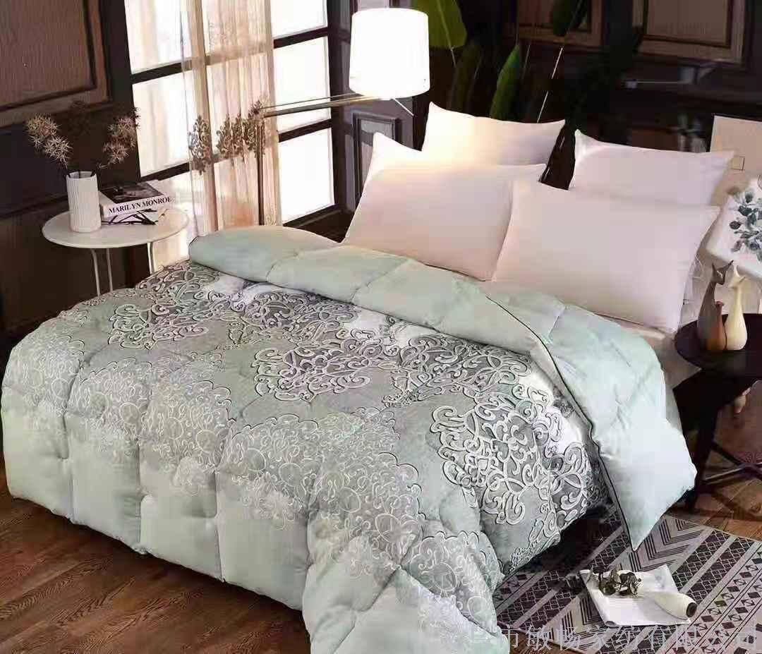 Yiwu Good Goods New Arctic Warm Velvet Fabric Feather Silk Cotton Thick Warm Winter Quilt Series Application Scenario