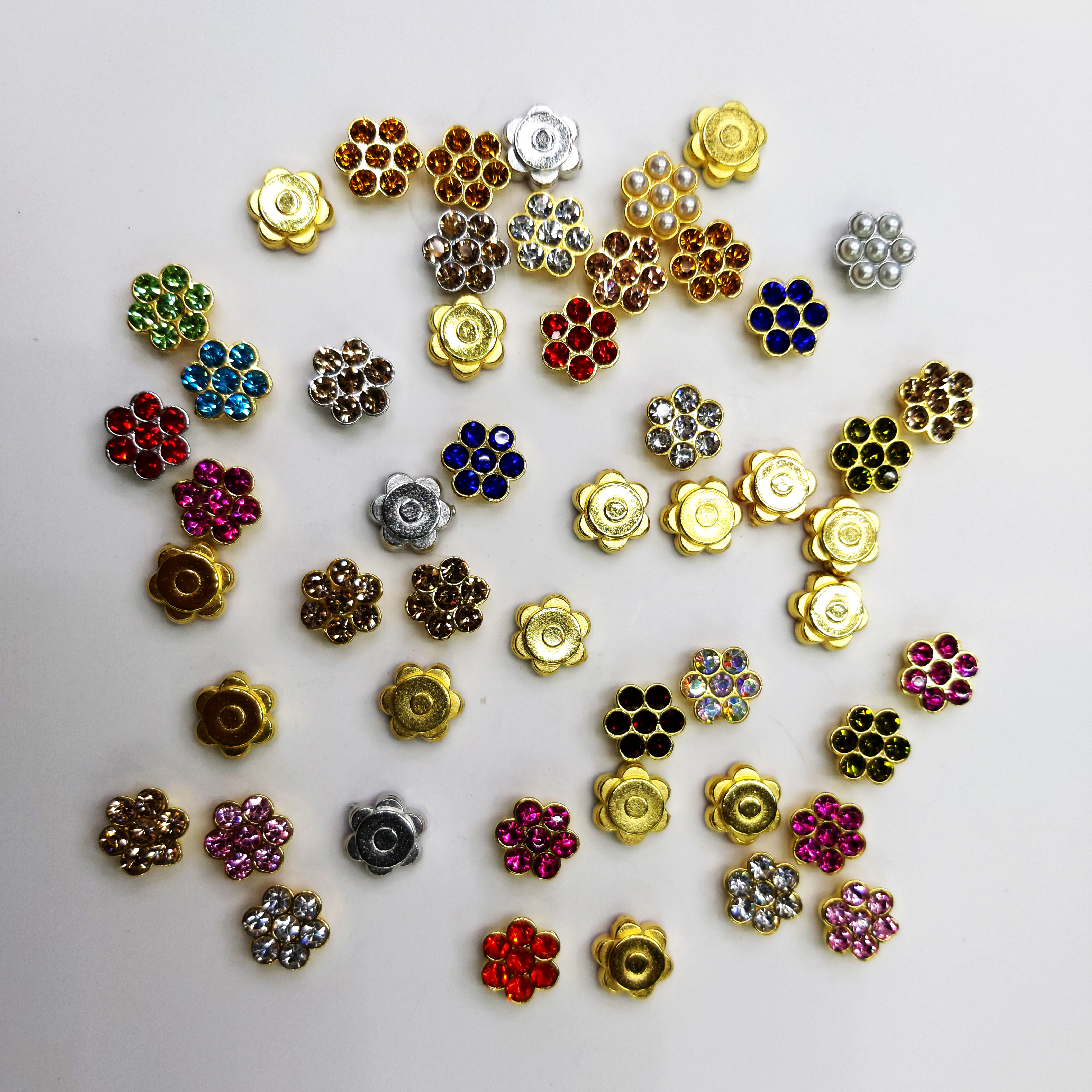 Flower plate, diamond buckle, decorative buckle, nail buckle, six-petal flower diamond, DIY handcrafted buckle, 11MM, clothing accessory Item Picture