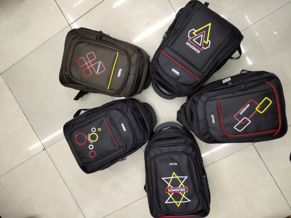 学生包，背包，双肩背包，运动包白底实物图