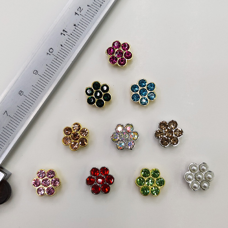 Flower plate, diamond buckle, decorative buckle, nail buckle, six-petal flower diamond, DIY handcrafted buckle, 11MM, clothing accessory Application Scenario