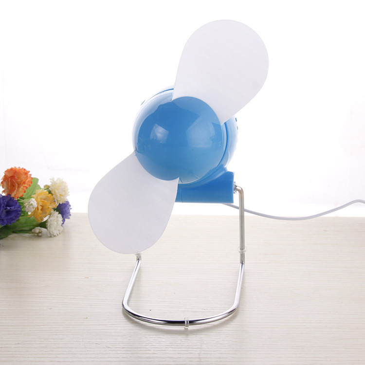 Creative new unique USB battery mini iron frame powerful airplane head fan Application Scenario