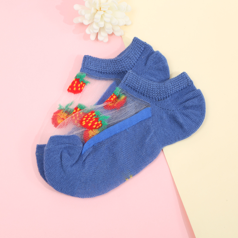 The lightweight cotton socks for newborns with perforated and breathable mesh on the instep are soft and comfortable to wear