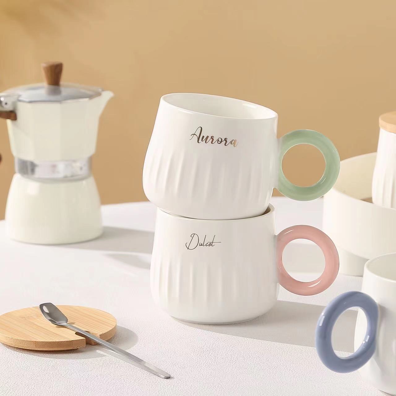 Creative and simple English mugs with LIDS, couple milk cups, high appearance level, popular coffee cups, and fresh water cups Application Scenario