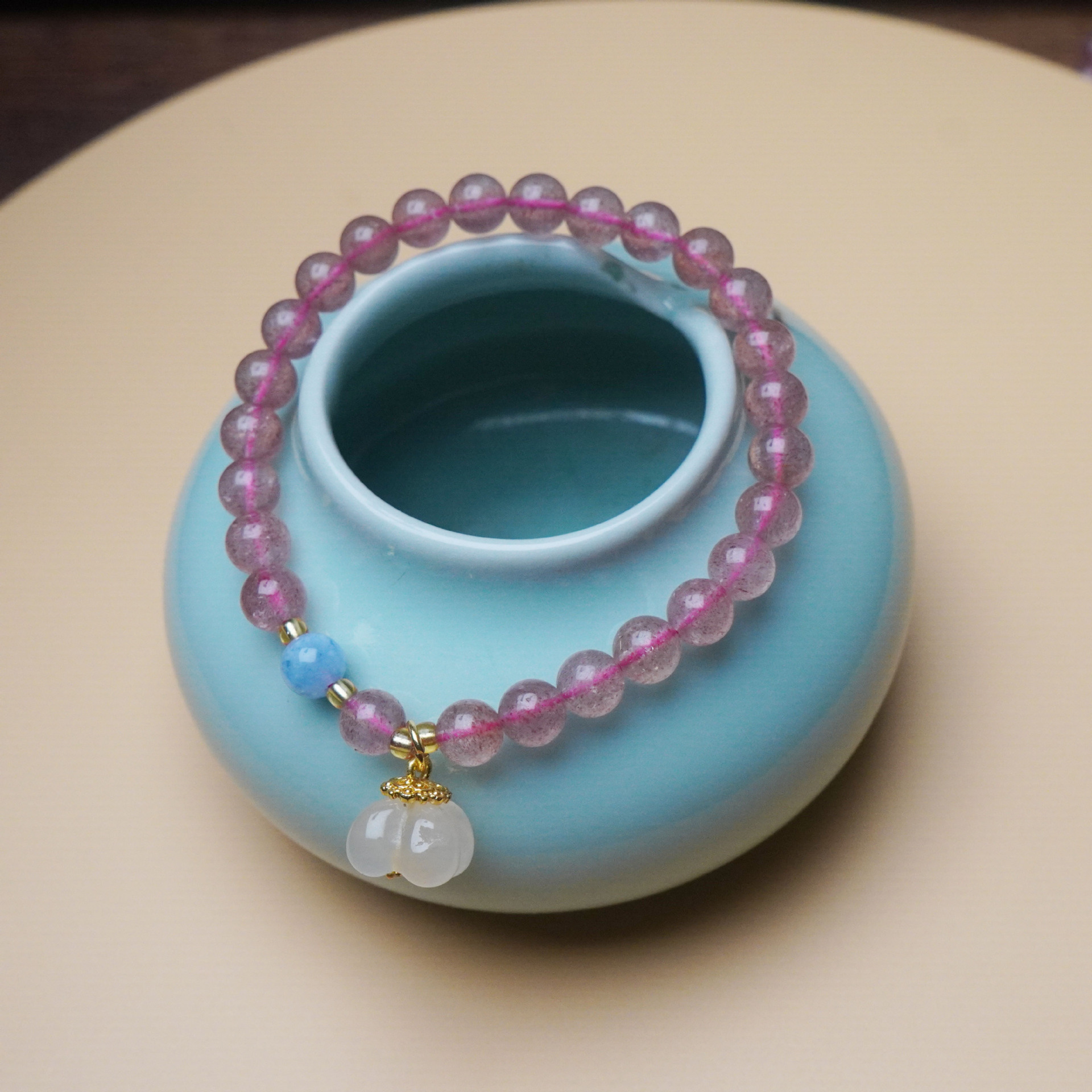 Natural strawberry crystal agate bracelet with beaded beads for women, fresh and sweet peach blossom pendant, high-end bracelet accessory Specification image