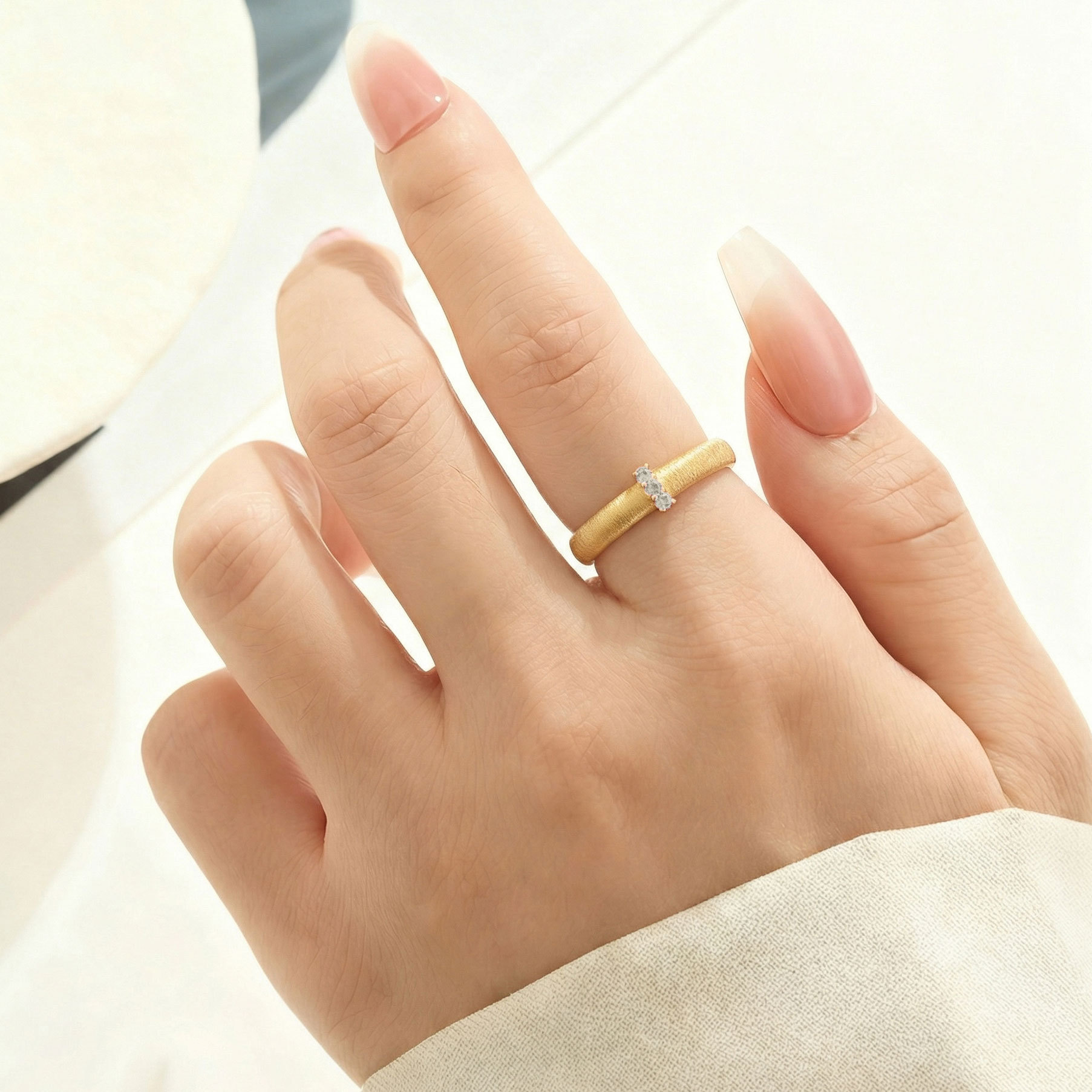 The high-end golden brushed open ring is made of copper alloy with real gold electroplating and slightly inlaid zircon, adjustable index finger ring Specification image