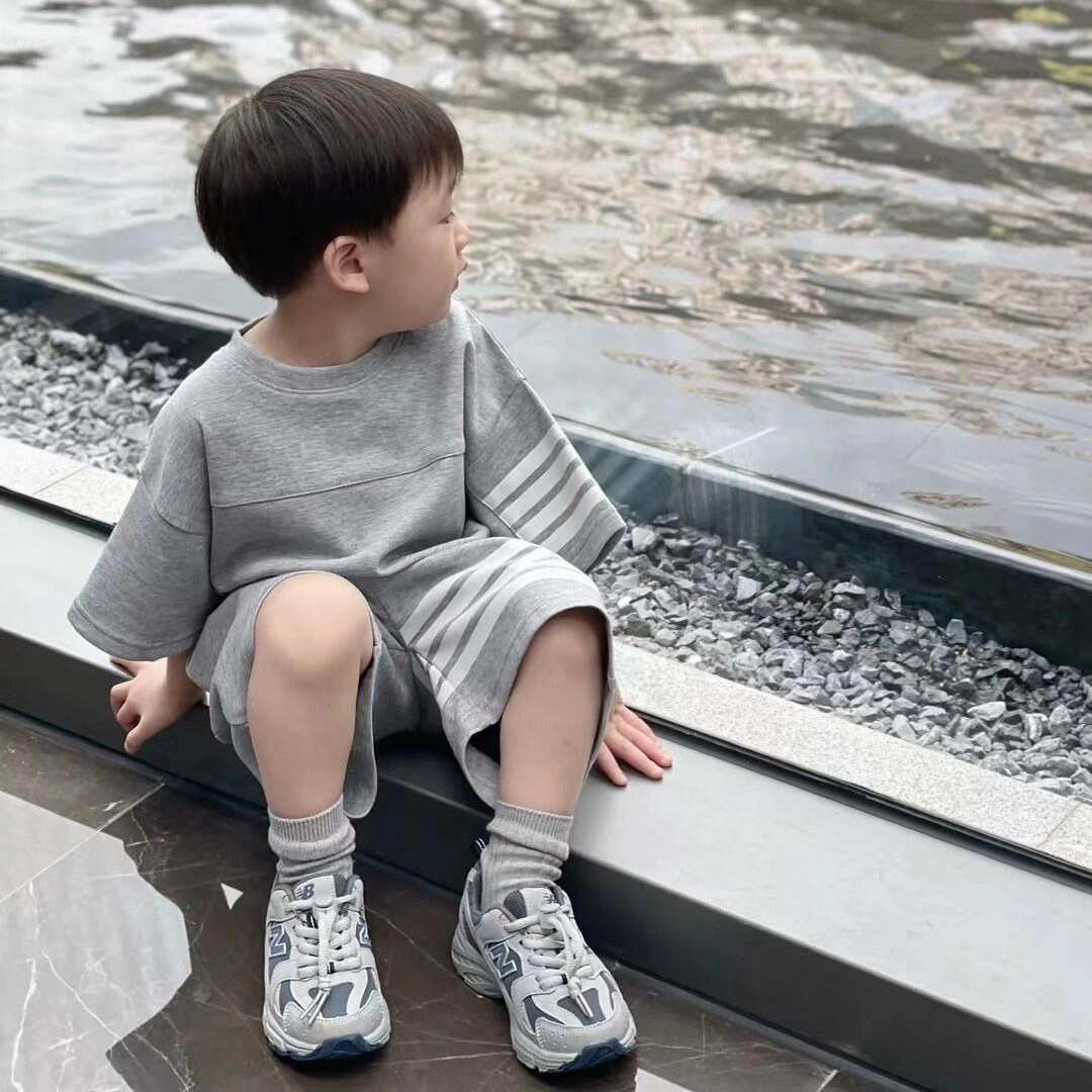 Summer sports Set for Boys and Girls 2025 New Style Korean casual Children's two-piece set, short-sleeved T-shirt, wide-leg pants details Picture