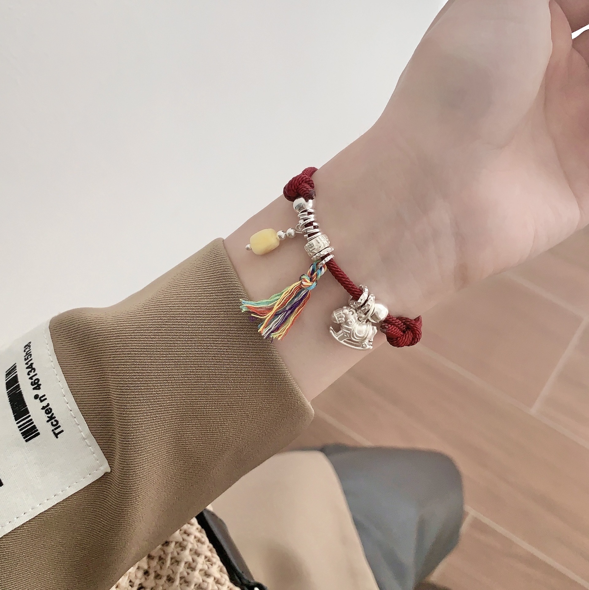 999 pure silver 12.1 Little horse amber red string bracelet, women's accessory, light luxury, niche and high-end woven bracelet, zodiac year details Picture