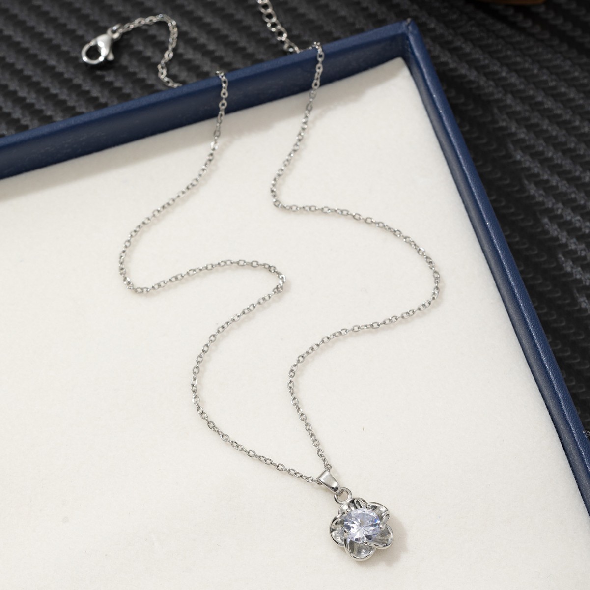 唐卡/不锈钢吊坠/恶魔之眼/和田玉无事牌/玻璃饰品产品图